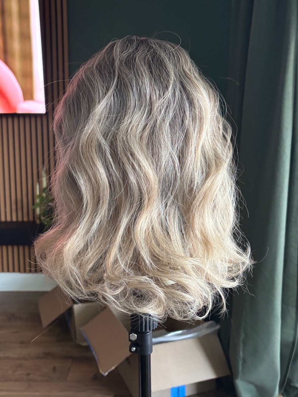 Brady- Short Wavy Synthetic Wig with Face-Framing Bangs - Ash Blonde - Picture 4 of 6
